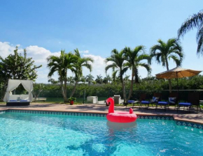 Stunning Waterfront Pool Home Walk to Beach & Restaurants Large Private Pool